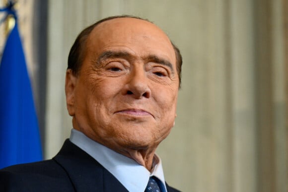Silvio Berlusconi quitte une réunion avec le président italien S.Mattarella pour la première série de consultations politiques formelles pour le nouveau gouvernement au Palais du Quirinal à Rome, Italie, le 21 octobre 2022.