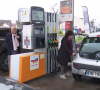 Venue faire le point sur la pénurie d'essence dans les stations dans le Val-de-Marne, la journaliste a souhaité interrogé "un monsieur".
Michel Jonasz passe incognito dans le journal de 13h de TF1