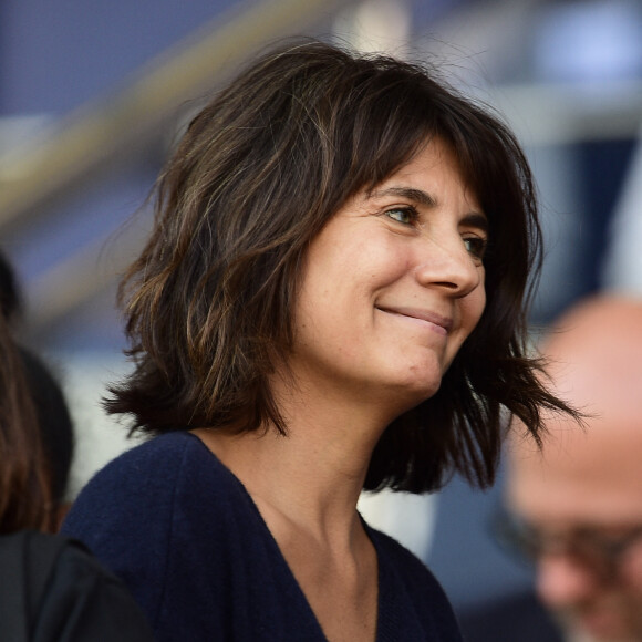 Estelle Denis dans les tribunes lors du match de championnat de Ligue 1 Conforama opposant le Paris Saint-Germain au Racing Club de Strasbourg Alsace au Parc des princes à Paris, France, le 14 septembre 2019. Le PSG a gagné 1-0. © Jean-Baptiste Autissier/Panoramic/Bestimage 