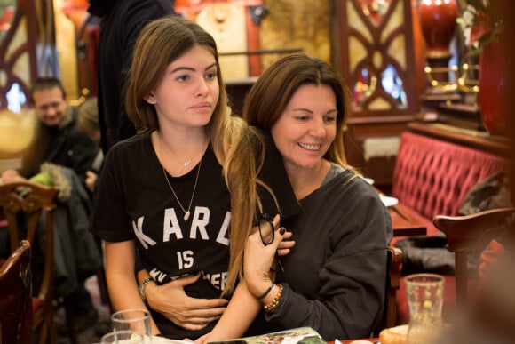 Exclusif - Thylane Blondeau et sa mère Véronika Loubry pendant le petit déjeuner avant de rejoindre le cinéma avant de se rendre à l'avant-première du film "Belle et Sébastien : l'aventure continue" au Gaumont Opéra à Paris, le 29 novembre 2015. © Romuald Meigneux / Bestimage