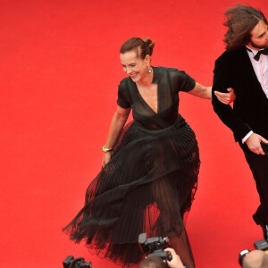 Carole Bouquet et son fils Dimitri Rassam - Montée des marches du film "Foxcatcher" lors du 67 ème Festival du film de Cannes – Cannes le 19 mai 2014.