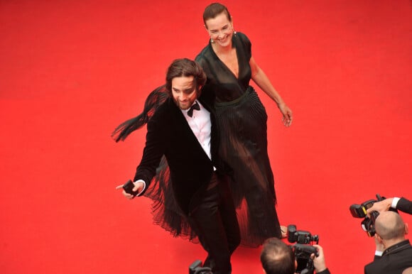 Carole Bouquet et son fils Dimitri Rassam - Montée des marches du film "Foxcatcher" lors du 67 ème Festival du film de Cannes – Cannes le 19 mai 2014.