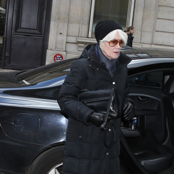 Exclusif - Françoise Hardy dans les rues de Paris le 11 Février 2016.