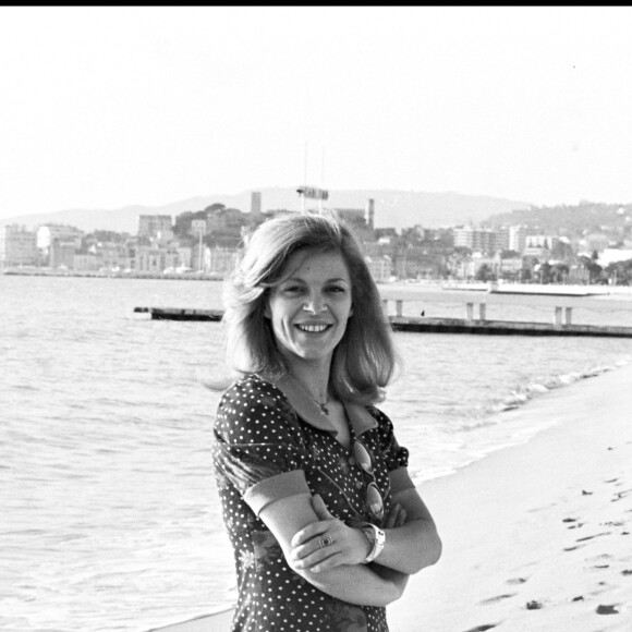 Nicoletta sur la plage de Cannes en 1972