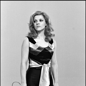 Nicoletta sur un plateau de télévision en 1970