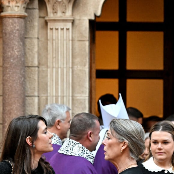 Charlotte Casiraghi, la princesse Caroline de Hanovre et Camille Gottlieb - Sortie de la famille princière de la messe en mémoire du prince Rainier III en la cathédrale de Monaco le 5 avril 2023. © Bruno Bebert / Bestimage 