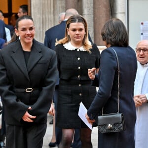 Pauline Ducruet, Camille Gottlieb, la princesse Stéphanie de Monaco et le père Penzo - Sortie de la famille princière de la messe en mémoire du prince Rainier III en la cathédrale de Monaco le 5 avril 2023. © Bruno Bebert / Bestimage 