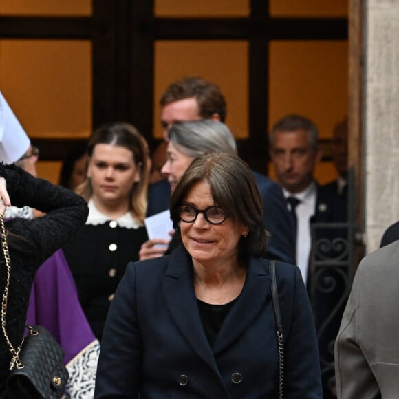 Charlotte Casiraghi, Camille Gottlieb, la princesse Caroline de Hanovre, la princesse Stéphanie de Monaco et le père Penzo - Sortie de la famille princière de la messe en mémoire du prince Rainier III en la cathédrale de Monaco le 5 avril 2023. © Bruno Bebert / Bestimage 