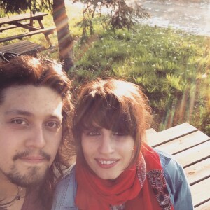 Lulu Gainsbourg et sa compagne Aurélie sur Instagram. Le 8 avril 2023.