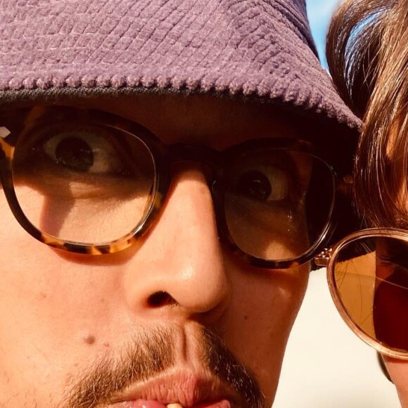 Et pour cause, les tourtereaux célébraient, ce jour-là, une date très importante.
Lulu Gainsbourg et sa compagne Aurélie sur Instagram. Le 9 avril 2023.