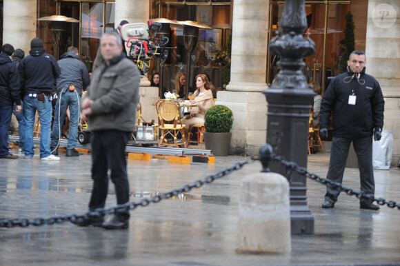 Angelina Jolie sur le tournage de The Tourist à Paris le 23 février 2010