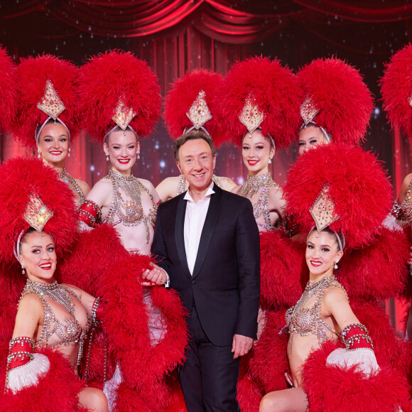 Exclusif - No Web - Stéphane Bern, les danseuses du Moulin Rouge - Backstage - Enregistrement de l'émission "La grande soirée du 31 à Fontainebleau" au Château de Fontainebleau, diffusée le 31 décembre sur France 2.