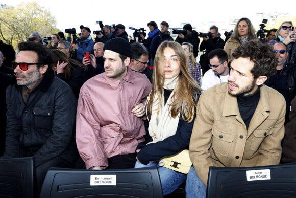 Anthony Delon, Alessandro Belmondo, Stella Belmondo et Victor Belmondo - Inauguration de "La promenade Jean-Paul Belmondo" au terre-plein central du pont de Bir-Hakeim, ouvrage public communal situé sous le viaduc du métro aérien, à Paris (15e, 16e) le 12 avril 2023. © Cyril Moreau/Bestimage 