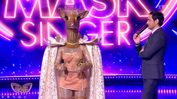 Encore un magnifique costume avec La Biche dans "Mask Singer".