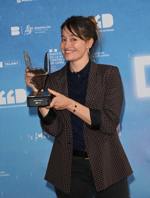 Marie Gillain (meilleure actrice pour "A la folie") - Photocall de la clôture du Festival du Film de Demain (FFD) au ciné Lumière à Vierzon le 5 juin 2022. © Coadic Guirec / Bestimage 