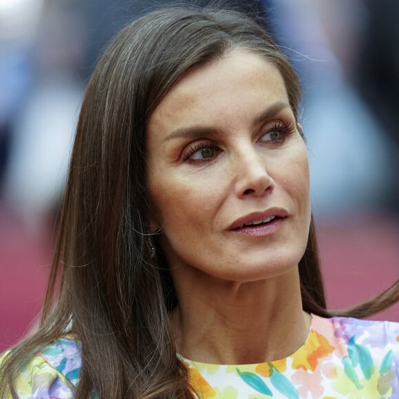 La reine Letizia d'Espagne préside la cérémonie de proclamation du Prix "Arts et Lettres" 2023 à Cordoue, Andalousie, Espagne, le 13 avril 2023. La reine Letizia, lors de la visite de certains des projets avant la cérémonie de proclamation du Prix "Arts et Lettres" 2023 de la Fondation Princesse de Gérone (FPdGi), le troisième jour du "Tour del Talento" le 13 avril 2023. À la cérémonie d'ouverture du Tour del Talento 2023 à Cordoue, la Reine a rendu visite à certains des projets récents les plus remarquables soutenus par la Fondation. Il s'agit de la présentation de trois initiatives de l'EduLab d'innovation pédagogique du programme " Generation Teachers ", qui ont déjà un impact positif sur la société, avec des objectifs aussi différents que nécessaires : AmplificARTE, Teachers Network for Development et Skill Up. 