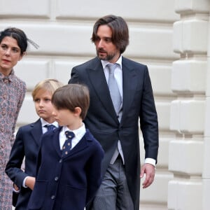 Charlotte Casiraghi, Dimitri Rassam, Sasha Casiraghi et Raphaël Elmaleh - La famille princière de Monaco dans la cour du palais lors de la Fête Nationale de la principauté de Monaco le 19 novembre 2022. © Dominique Jacovides / Bruno Bebert / Bestimage 