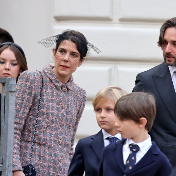 Charlotte Casiraghi, Dimitri Rassam, Sasha Casiraghi et Raphaël Elmaleh - La famille princière de Monaco dans la cour du palais lors de la Fête Nationale de la principauté de Monaco le 19 novembre 2022. © Dominique Jacovides / Bruno Bebert / Bestimage 