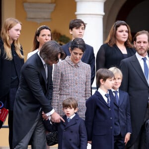 Dimitri Rassam, Charlotte Casiraghi, Raphaël Elmaleh et Balthazar Rassam - La famille princière de Monaco dans la cour du palais lors de la Fête Nationale de la principauté de Monaco le 19 novembre 2022. © Dominique Jacovides / Bruno Bebert / Bestimage 