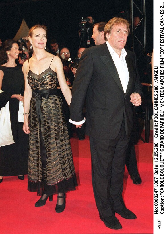 Carole Bouquet et Gérard Depardieu - Montée des marches  au Festival de Cannes 2001.
