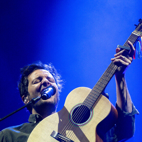 Le chanteur Vianney sur la scène du festival du Printemps de Pérouges à la Plaine de l'Ain à Saint-Vulbas (01), France le 01/07/2022. © Sandrine Thesillat / Panoramic / Bestimage