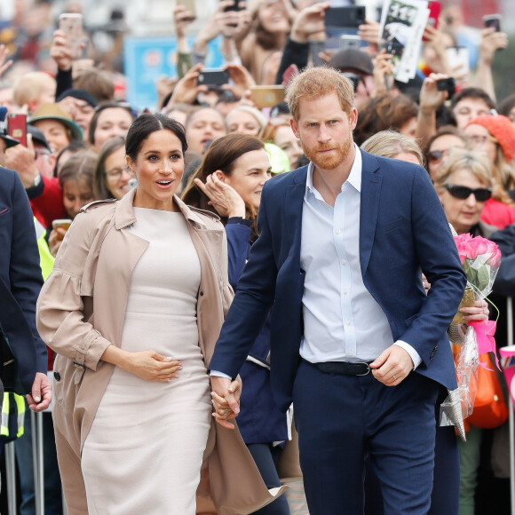 Le prince Harry, duc de Sussex, et Meghan Markle, duchesse de Sussex, ont été accueillis par une foule de supporters au Viaduct Harbour à Auckland, Nouvelle-Zélande, le 30 octobre 2018. 