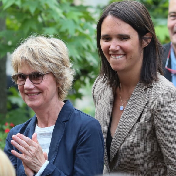 Il s'agit d'un procédé mettant en place des rencontres entre des victimes et des auteurs d'infractions.
Exclusif - Miou-Miou et sa fille Jeanne Herry - Fête des prix SACD à la SACD (la Société des auteurs et compositeurs dramatiques) à Paris.