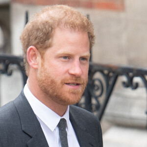 Le prince Harry, duc de Sussex, arrive au procès contre l'éditeur du journal "Daily Mail" à la Haute Cour de Londres, le 30 mars 2023. Parmi les plaignants, accusant le quotidien d'avoir obtenu des informations illégalement, figurent E.John et L.Hurley. © Avalon / Panoramic / Bestimage 