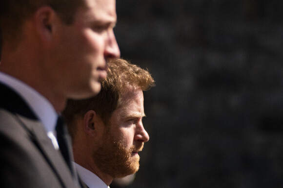 Le prince William, duc de Cambridge, et Le prince Harry, duc de Sussex, - Arrivées aux funérailles du prince Philip, duc d'Edimbourg à la chapelle Saint-Georges du château de Windsor, le 17 avril 2021. 