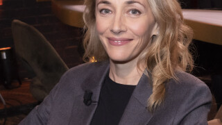 Laurie Delhostal atteinte d'un cancer : message de sa fille, mariage et tendre baiser, elle vit à un rythme effréné
