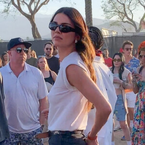 Exclusif - Kendall Jenner et son compagnon Bad Bunny lors du festival de Coachella 2023 à Indio, le 16 avril 2023. 