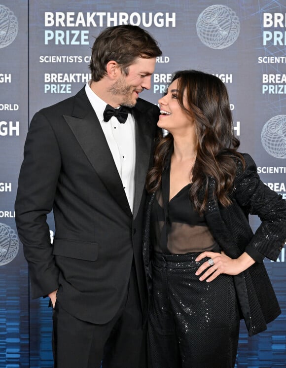 Les deux personnalités ont particulièrement retenu l'attention lors de cette soirée, car Mila Kunis et Ashton Kutcher forment l'un des plus beaux couples d'Hollywood.
Ashton Kutcher et Mila Kunis - Photocall du Prix Breakthrough 2023 à l'Academy Museum of Motion Pictures de Los Angeles le 15 avril 2023.