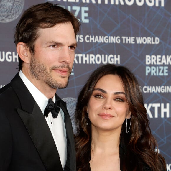 Ashton Kutcher, Mila Kunis - Photocall du Prix Breakthrough 2023 à l'Academy Museum of Motion Pictures de Los Angeles le 15 avril 2023. 