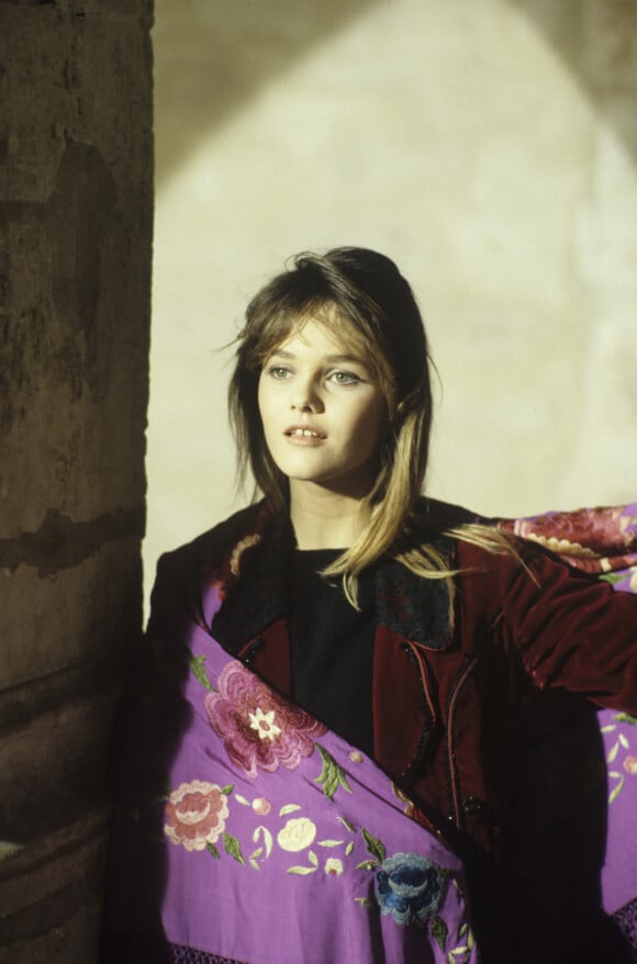 Vanessa Paradis lors du tournage du clip "Manolo Manolete" à l'Eglise des Billettes, le 30 décembre 1987 à Paris. © Jean-Claude Colin via Bestimage