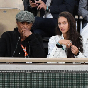 Yannick Noah et sa fille Jenaye Noah - Célébrités dans les tribunes des internationaux de France de Roland Garros à Paris le 30 mai 2022.