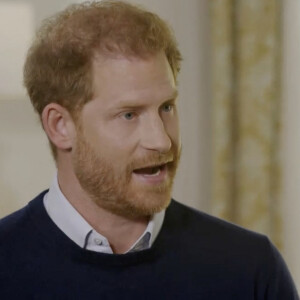 Le prince Harry esquive la question lors d'une interview à la télévision britannique sur le couronnement de son père. 