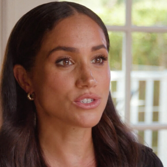 Meghan Markle révèle son goût prononcé pour le Scrabble dans une vidéo pour le magazine "Variety". Elle a confié que sa comédie romantique préférée est "Quand Harry rencontre Sally" et J.Roberts dans n'importe quel film. A propos du Scrabble, elle a dit "C'est quelque chose que j'aime depuis longtemps" avant d'ajouter "J'adore cuisiner. Je ne sais pas si beaucoup de gens le savent. Peut-être qu'ils le savent mais je fais une sauce bolognaise vraiment (incroyable) !". Le 19 octobre 2022. 