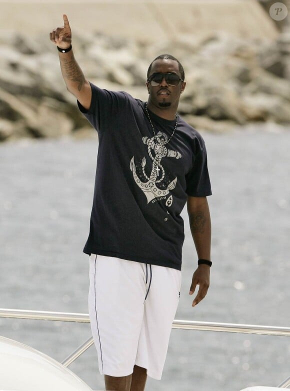 P.Diddy est le roi du business ! Et pour ne rien faire comme tout le monde, le rappeur ne lève pas les bras en l'air mais simplement le doigt !