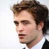Tout comme Katy Perry, Robert Pattinson ne sait pas fermer la bouche. Avec ses deux lèvres qui se touchent à peine, le vampire ajoute un touche sexy à son potentiel glamour ! Quel séducteur !