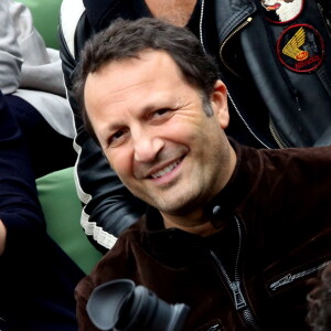 En commentaires, l'émotion était palpable. 
Arthur (Jacques Essebag) et sa compagne Mareva Galanter dans les tribunes de la finale homme des internationaux de France de Roland Garros à Paris le 5 juin 2016. © Moreau-Jacovides / Bestimage