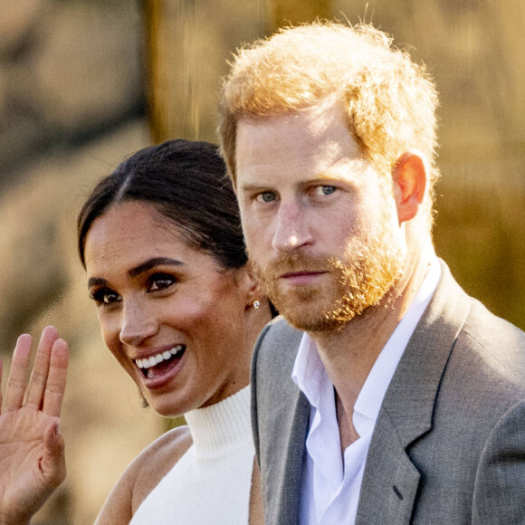 Le prince Harry, duc de Sussex et Meghan Markle, duchesse de Sussex lors d'un excursion en bateau sur le Rhin jusqu'à la Merkur Spiel-Arena dans le cadre de la visite du couple ducal de Sussex pour l'événement 'Invictus Games Düsseldorf One Year to Go' à Düsseldorf, Allemagne.