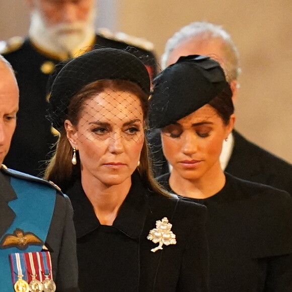 Le prince Harry, duc de Sussex, Meghan Markle, duchesse de Sussex, Kate Catherine Middleton, princesse de Galles, le prince de Galles William - Intérieur - Procession cérémonielle du cercueil de la reine Elisabeth II du palais de Buckingham à Westminster Hall à Londres.