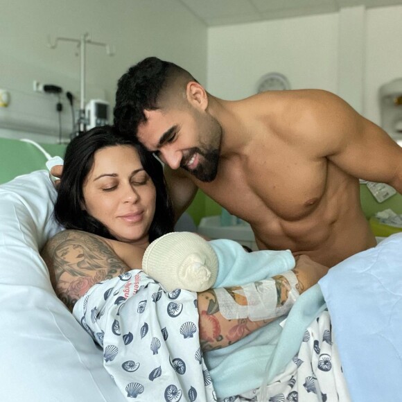 Elle a notamment eu l'autorisation de sa sage-femme pour reprendre une activité sportive.
Jonathan Matijas et Shanna Kress le jour de la naissance de Loüka