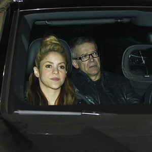 Depuis quelques semaines, la chanteuse colombienne a quitté Barcelone
 
Shakira a fêté son 39ème anniversaire dans un bowling avec son mari Gerard Piqué à Barcelone en Espagne le 2 février 2016