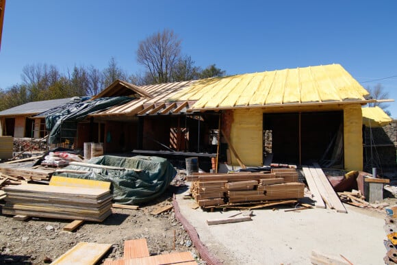 Maison de la chanteuse Shakira et de son mari Gerard Piqué en construction à Bolvir, une petite ville des Pyrénées catalanes, le 3 mai 2016. Cette maison en chantier est une maison typique catalane de 600 m2.  New house of the singer Shakira and her husband Gerard Pique in Bolvir, one small town in Pirineo Catalan, on May 3, 2016. The 600m house is a typical masia catalana. 