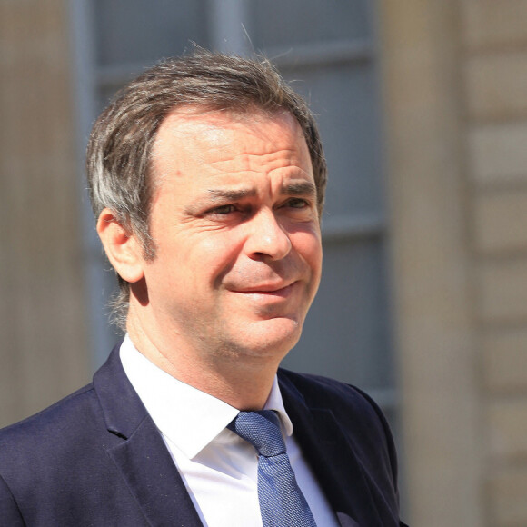 Face à l'ampleur qu'ont prise les choses, Olivier Véran est intervenu et à répondu
Olivier Veran - Sorties du Conseil des ministres du mercredi 19 avril au palais de l'Elysée à Paris © Jonathan Rebboah / Panoramic / Bestimage