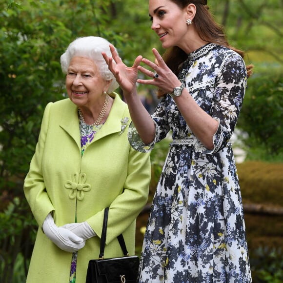 La reine Elisabeth II d'Angleterre, et Catherine (Kate) Middleton, duchesse de Cambridge,en visite au "Chelsea Flower Show 2019" à Londres, le 20 mai 2019. 