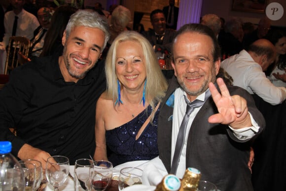 André Bouchet l'a séduite avec la bénédiction de Passe-Muraille
Farid Khider, Passe-Partout (André Bouchet) avec sa femme Patricia - L'association Citéstars fête son 24ème anniversaire lors du dîner gala de la 3ème cérémonie des étoiles d'or 2022 dans les salons de l'hôtel Intercontinental à Paris le 16 octobre 2022. © Philippe Baldini/Bestimage