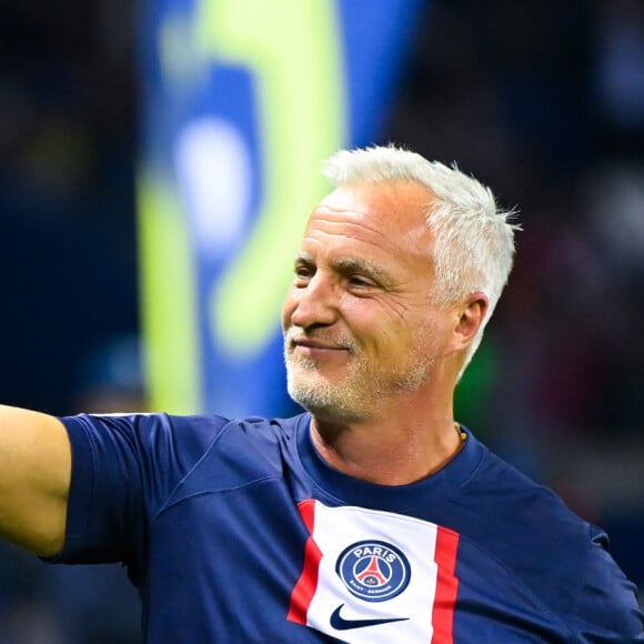 En maillot de bain, sous-vêtements ou robe de soirée, rien n'arrête la jolie brune.
David Ginola - Match de Ligue 1 Uber Eats "PSG -OM" (1-0) au Parc des Princes à Paris le 16 octobre 2022.