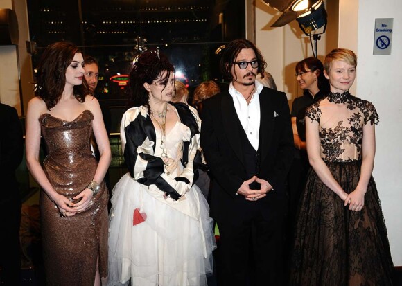 Anne Hathaway, Helena Bonham Carter, Johnny Depp et Mia Wasikowska à l'avant-première d'Alice au pays des merveilles, à Londres, le 25 février 2010 !